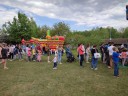 Zdjęcia przedstawiają osoby biorące udział w Pikniku Europejskich oraz atrakcje przygotowane przez organizatorów.