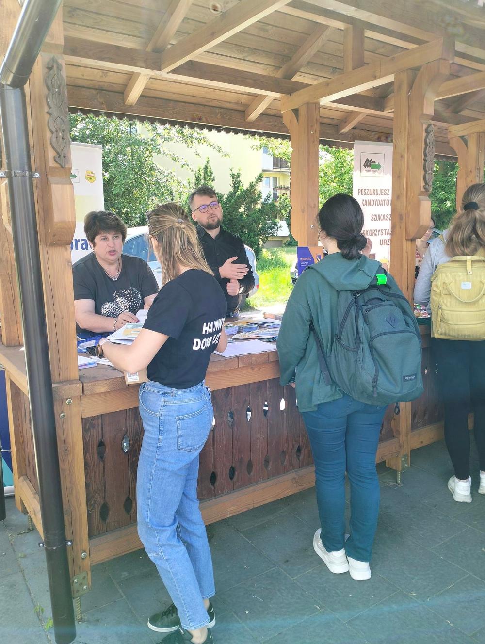 Zdjęcie galerii artykułu: Targi Pracy Hajnówka - 05 - 2024a - Targi Pracy Hajnówka - 05 - 2024a