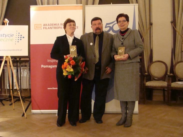 Zdjęcie galerii artykułu: „Zysk z dojrzałości 2011" - galeria - Dyrektor PUP Rybnik z koleżnką z PUP w Poznaniu (z prawej).jpg
