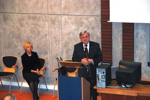 Zdjęcie galerii artykułu: Laureat OTK 2009 - galeria - Adam Fudali Prezydent Miasta Rybnika uroczyście otwiera Seminarium.jpg