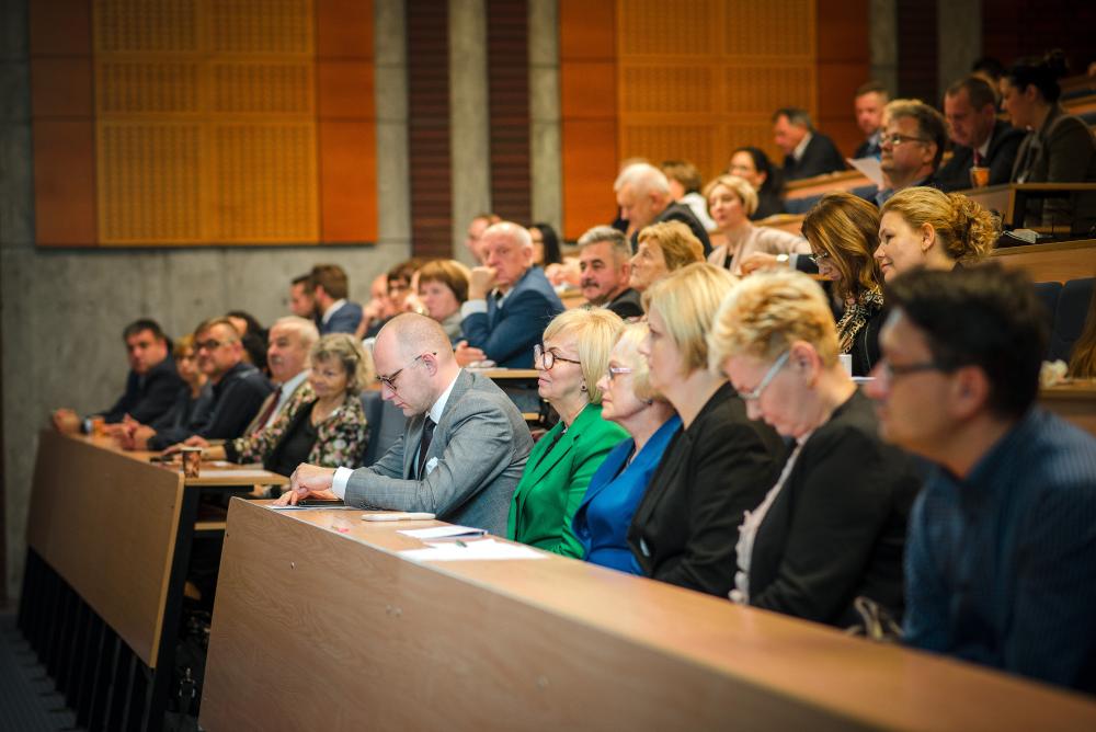 Zdjęcie galerii artykułu: Licznie zgromadzeni uczestnicy konferencji - Licznie zgromadzeni uczestnicy konferencji