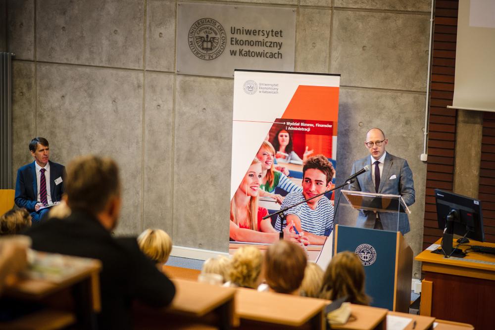 Zdjęcie galerii artykułu: Uroczyste otwarcie konferencji przez Pana Piotra Masłowskiego - Zastępcy Prezydenta Miasta Rybnika - Uroczyste otwarcie konferencji