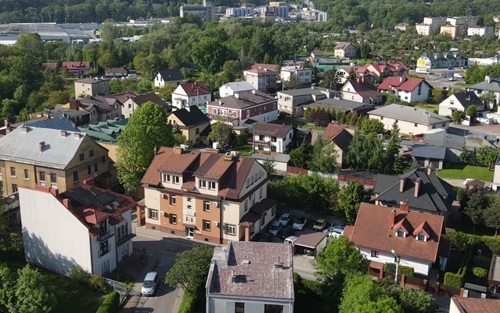 Zdjęcie na którym znajduje się siedziba Powiatowego Urzędu Pracy w Brzesku