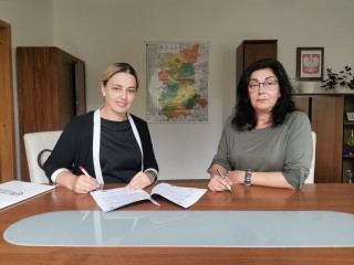 Zdjęcie artykułu Podpisanie umowy partnerskiej pomiędzy Wojewódzkim Urzędem Pracy w Zielonej Górze a Ośrodkiem Doskonalenia Nauczycieli w Zielonej Górze